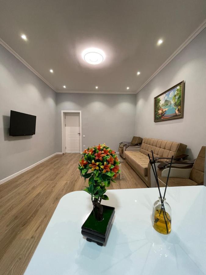 Amir Temur Apartment In Center After Renovation 塔什干 外观 照片